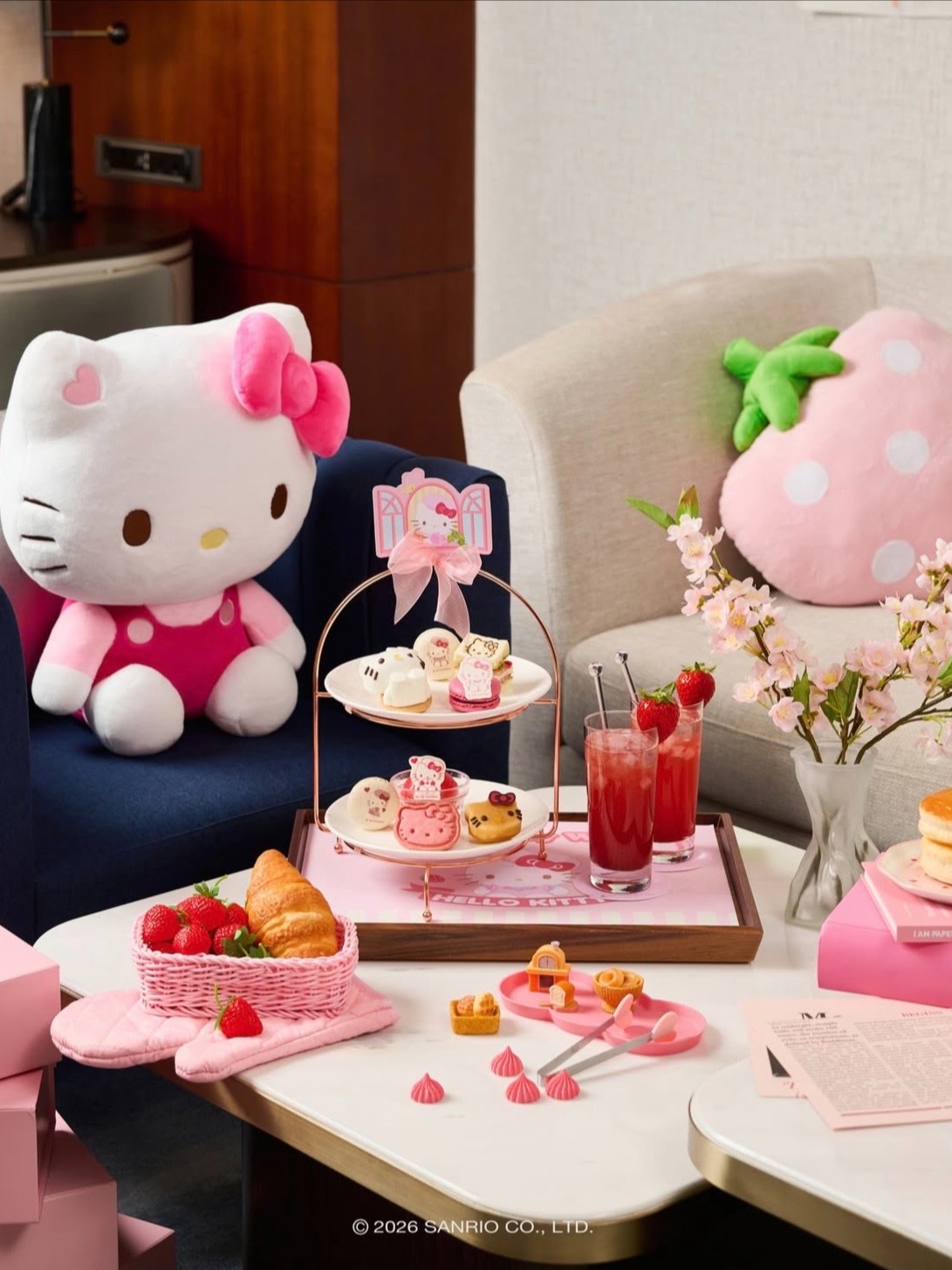 HELLO KITTY Strawberry WORLD | URITRIP