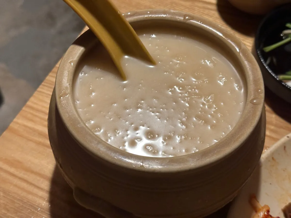 メニューにはビールや焼酎がなく、「マッコリ」がメイン