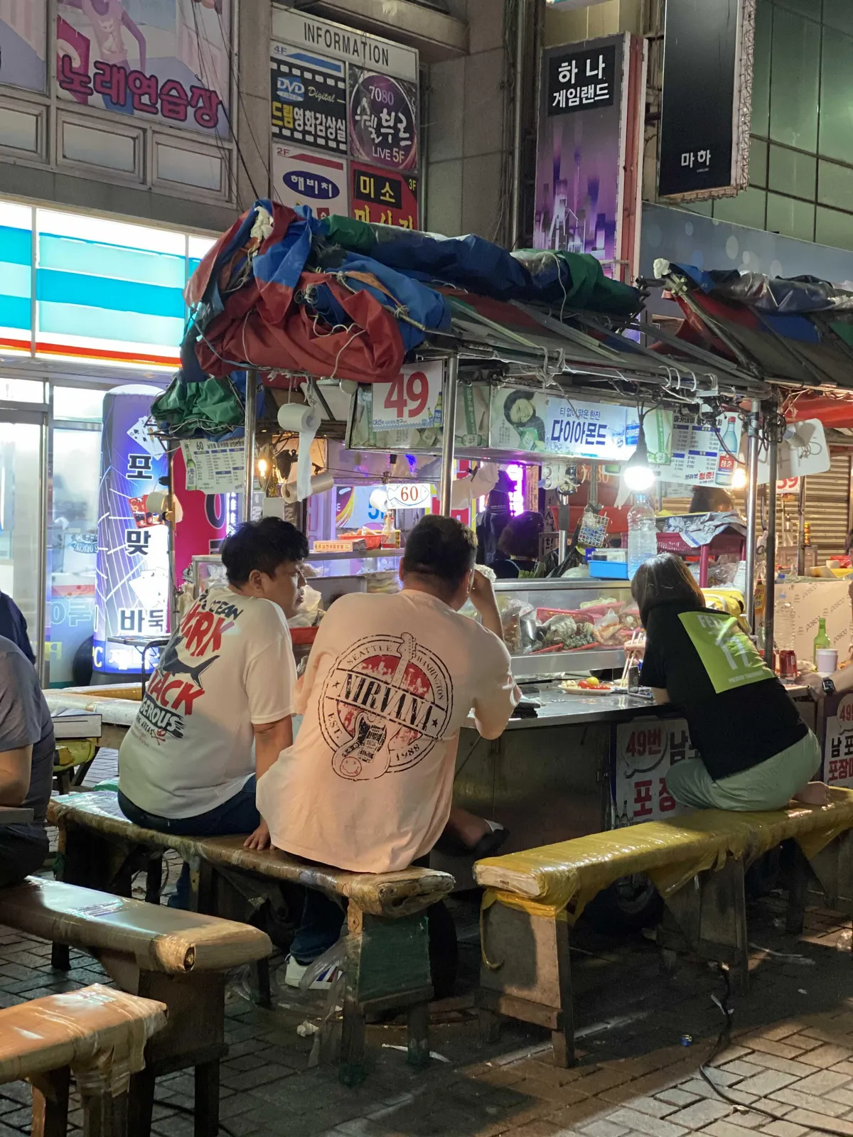 行列ができる人気店「49番」