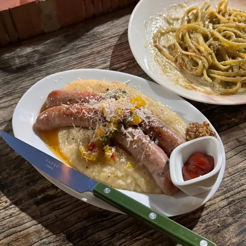 手作りソーセージとマッシュポテト