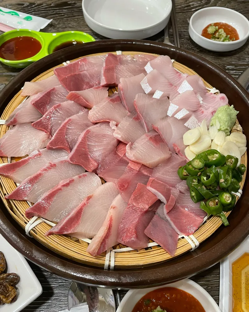 寒ブリの刺身