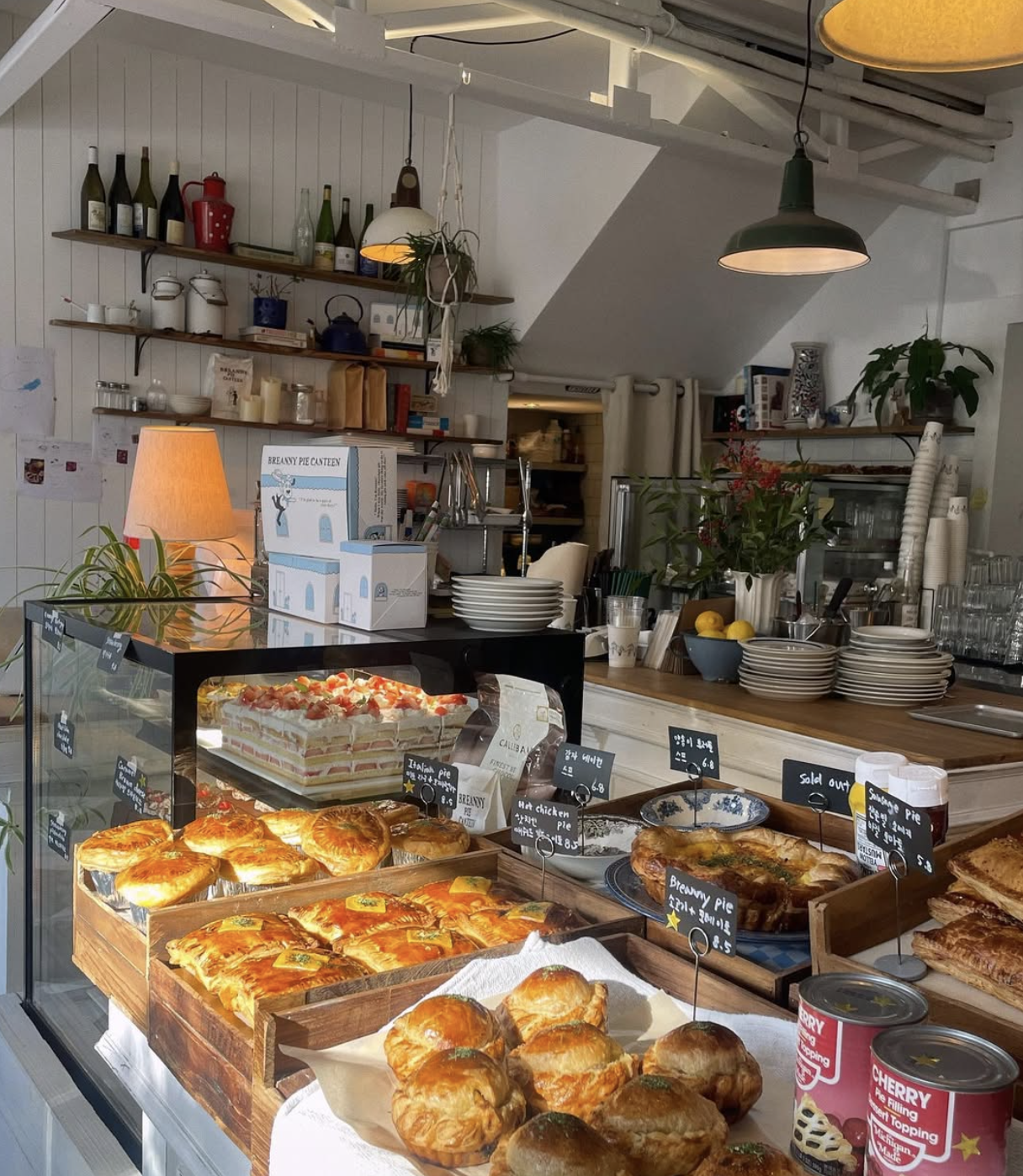 BREANNY PIE CANTEEN 背景画像
