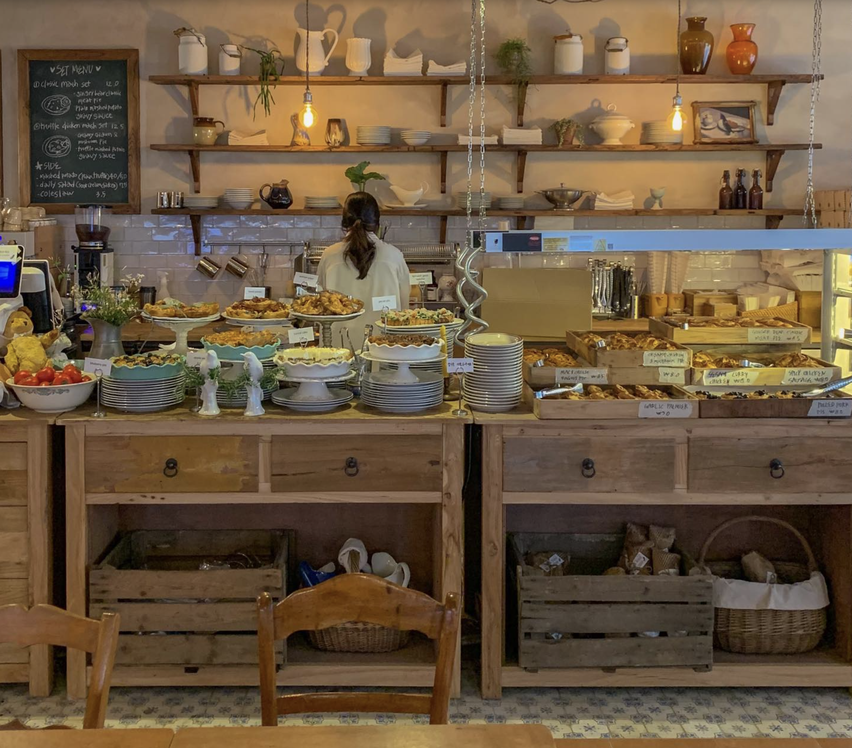 GINGER BEAR PIE SHOP 蚕室店 背景画像