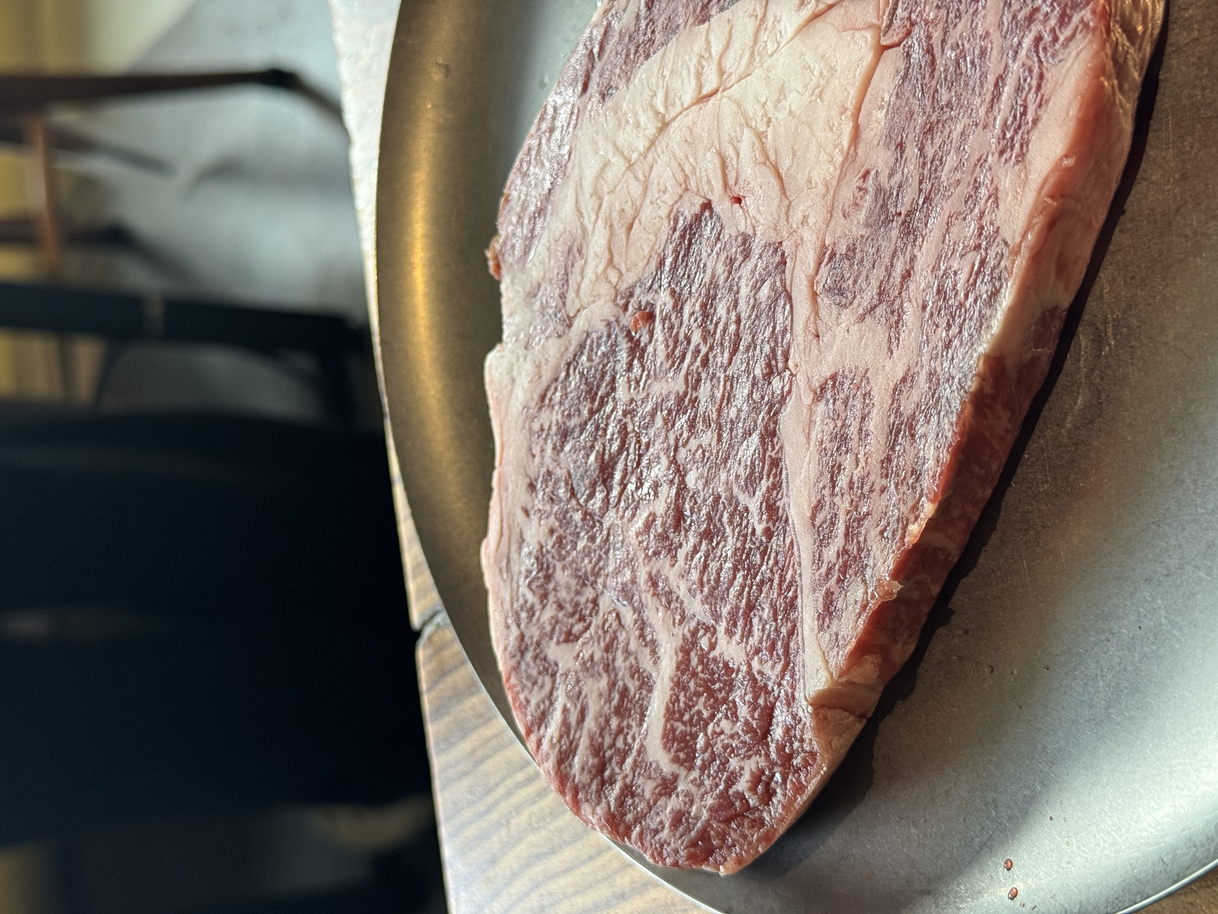 霜降り牛ロース (牛のリブロース付き)