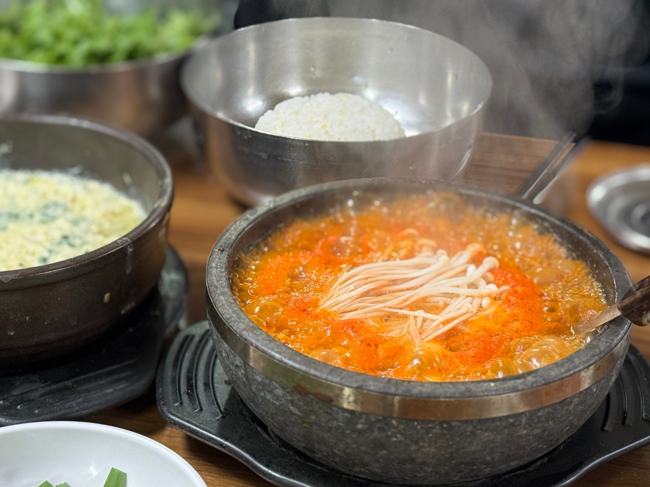 この味がクセになる！旨みたっぷりの「納豆チゲ」