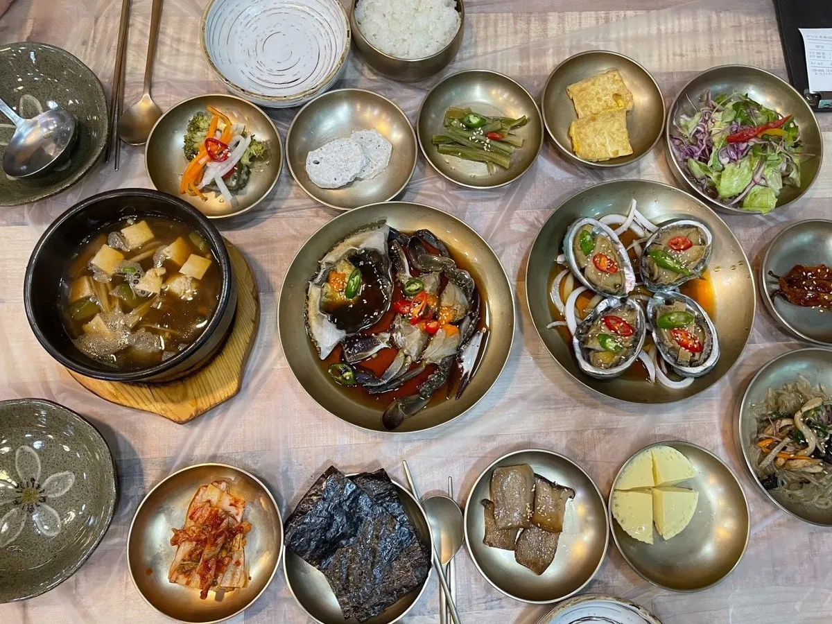 色々な料理を堪能できるお店