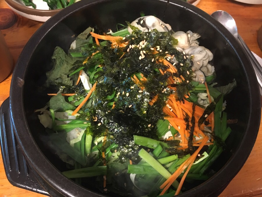 牡蠣入り石焼ビビンバ