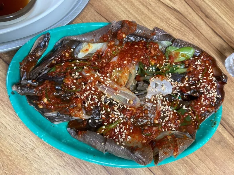 エイの蒸し物