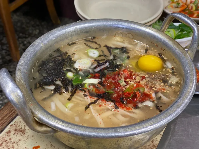 韓国式手打ち麺(卵入り)