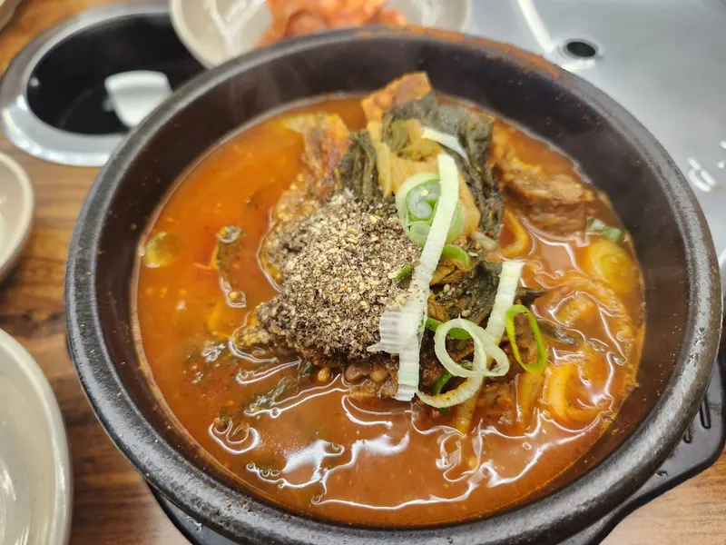 骨付き酔い覚ましスープ(一人前カムジャタン)