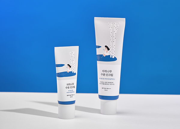 자외선 차단을 넘어 수분 케어의 정점으로, 라운드랩 '자작나무 수분 선크림' 심층 분석